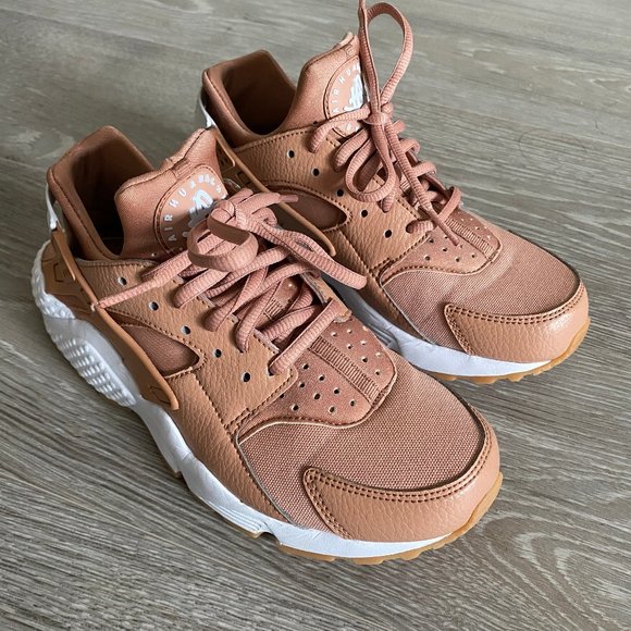 Nike Shoes - WORN ONCE Nike Air Huarache, Size 6, light orange/coral
